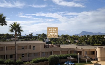Amplio y luminoso apartamento con garaje cerrado a la venta en la Sierra de Altea.